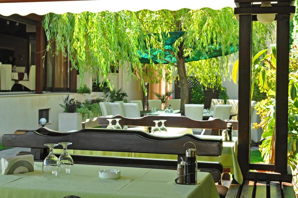 Hotel Vila Class Satu Mare Exterior foto